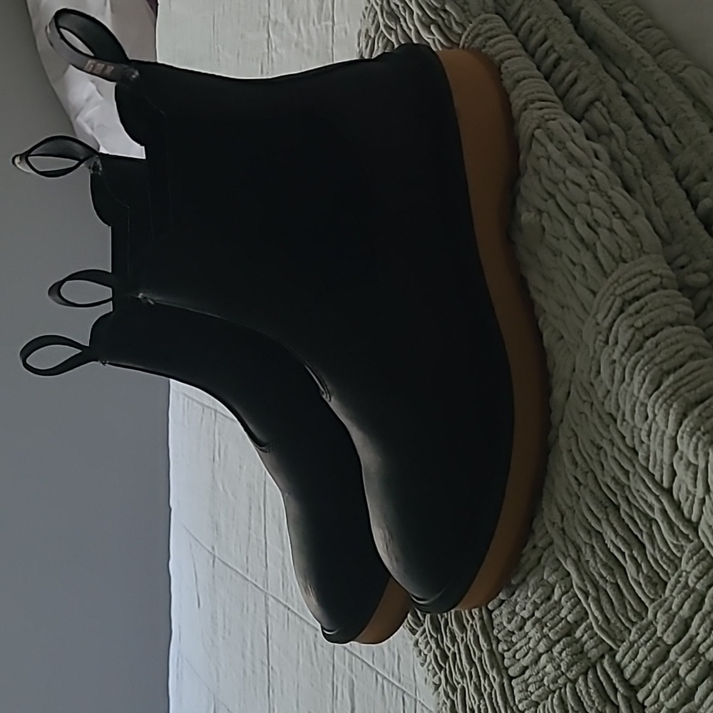 Sorel Hi Line Chelsea Boots size 6.5